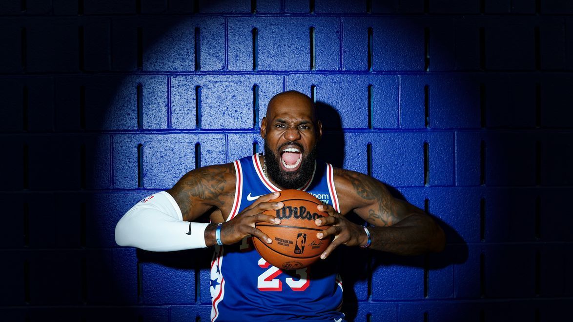 LeBron arrives as a 76er